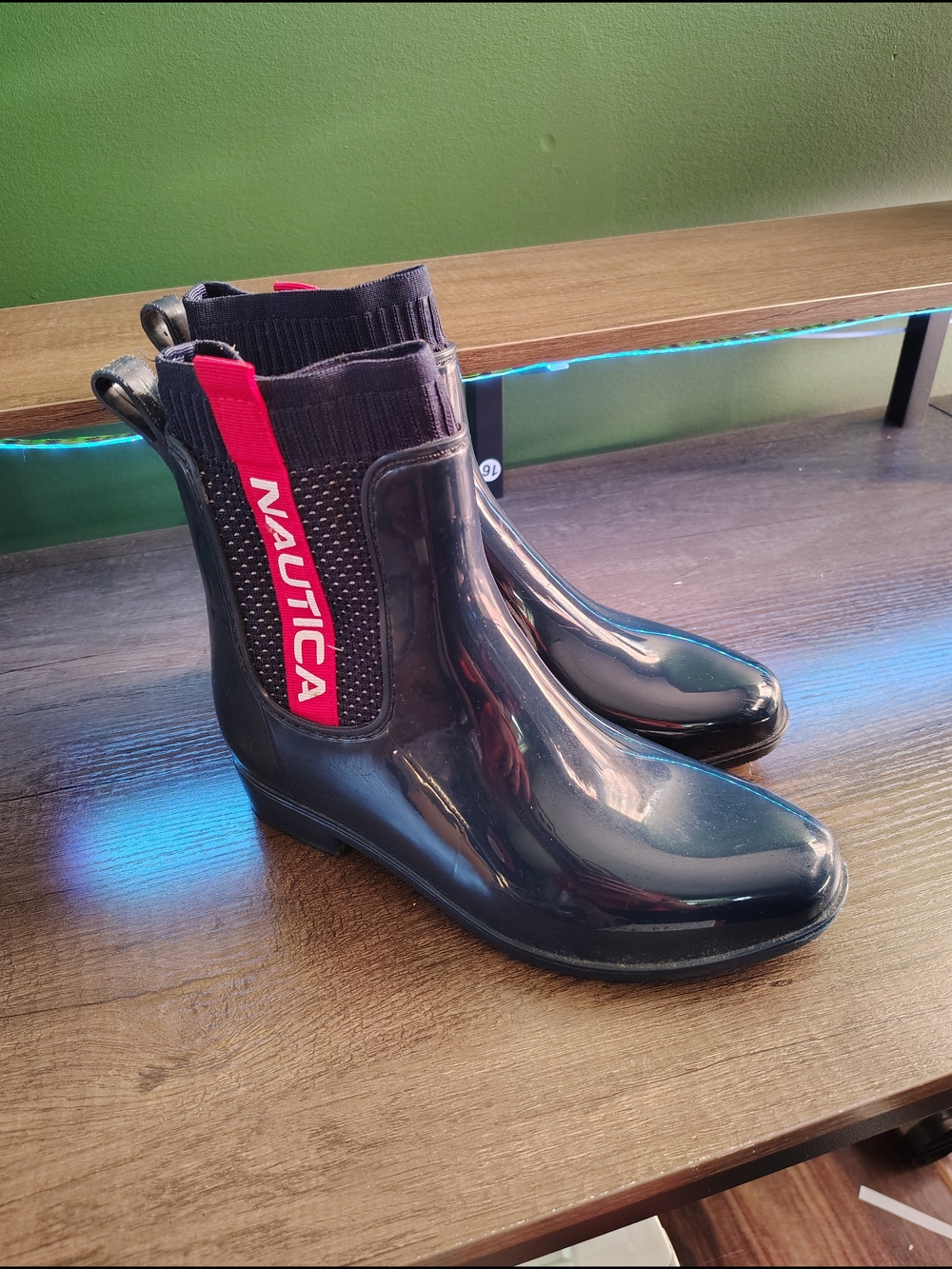 Nautica Women's Navy Gloss Rain Ankle Boots with Red Pull Tab